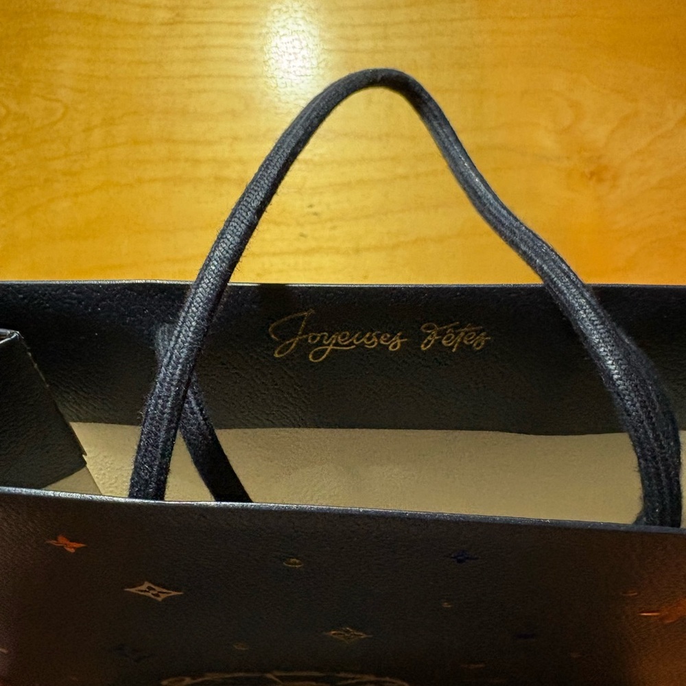 Louis Vuitton limited edition gift bag - Picture 5 of 7